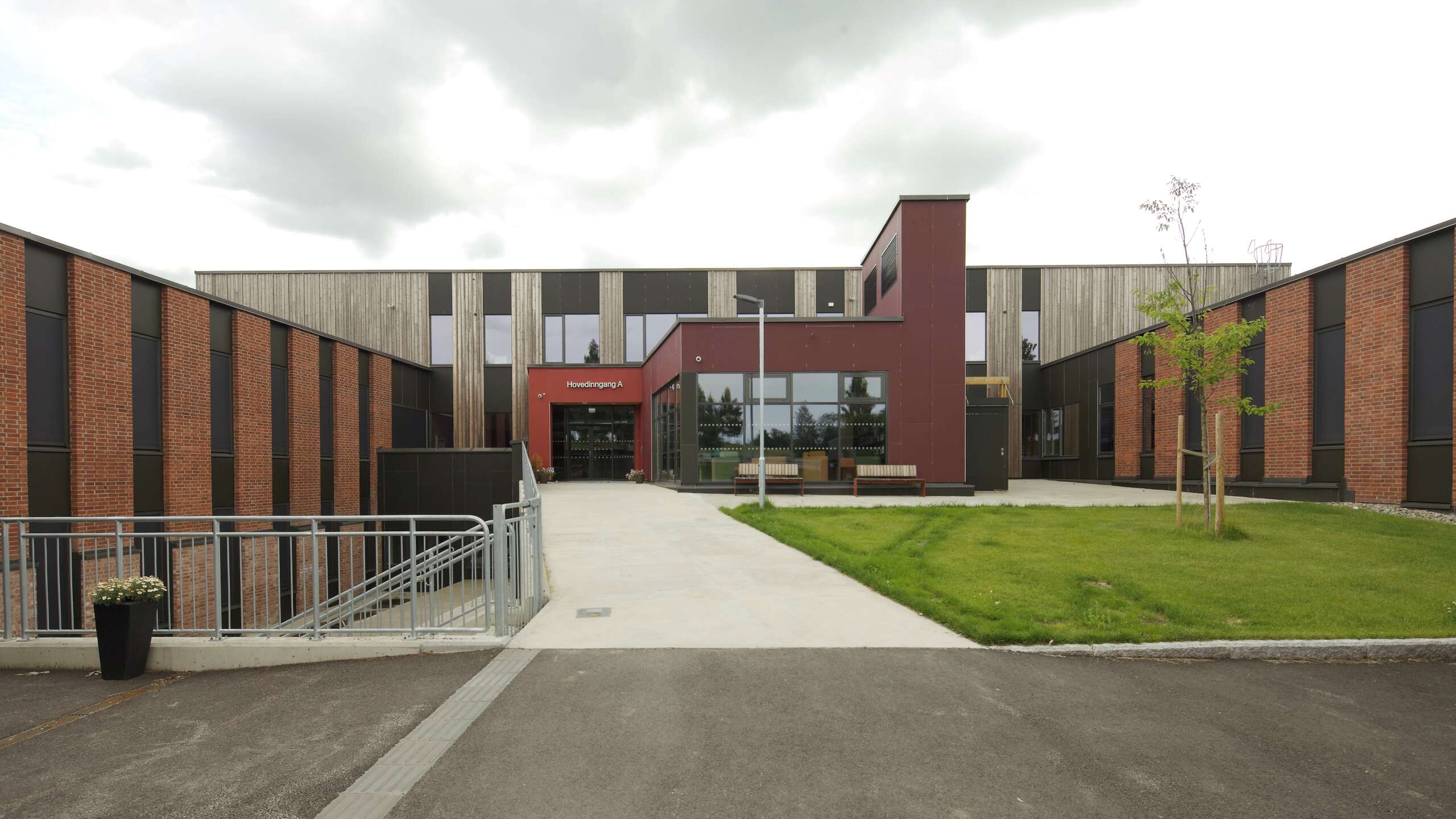 Vormsund Ungdomsskole Hovedinngang